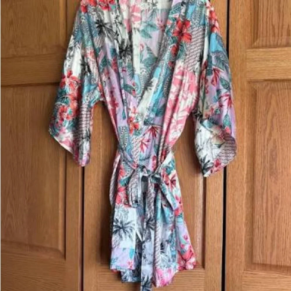 Satin Robe/Kimono - Picture 3 of 3